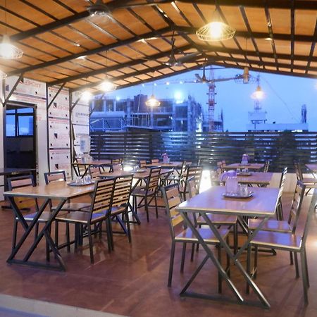 Hotel Aiba Regency Коимбаторе Екстериор снимка