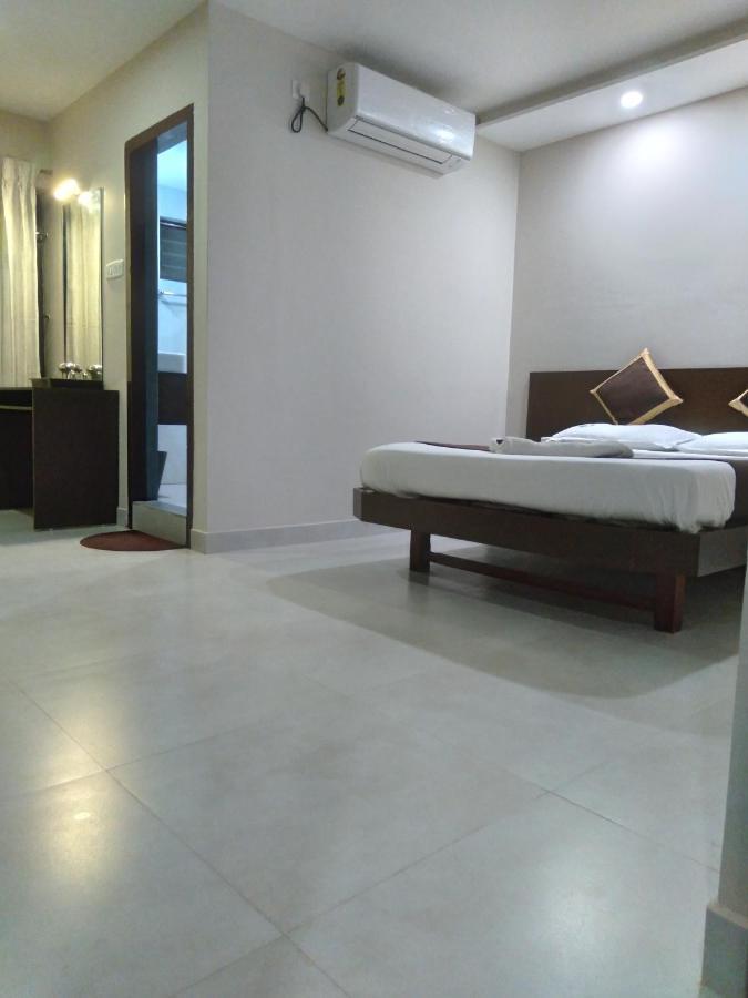 Hotel Aiba Regency Коимбаторе Екстериор снимка