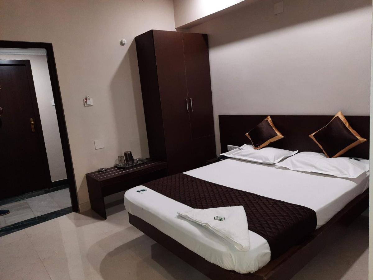 Hotel Aiba Regency Коимбаторе Екстериор снимка