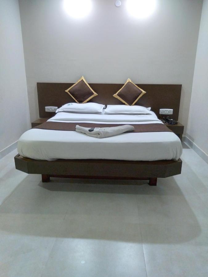 Hotel Aiba Regency Коимбаторе Екстериор снимка
