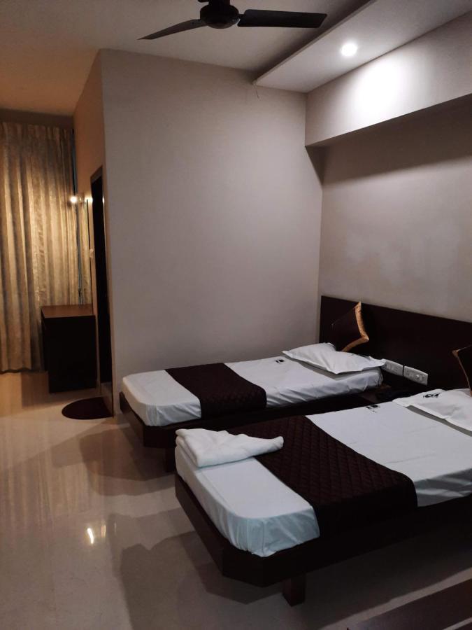 Hotel Aiba Regency Коимбаторе Екстериор снимка