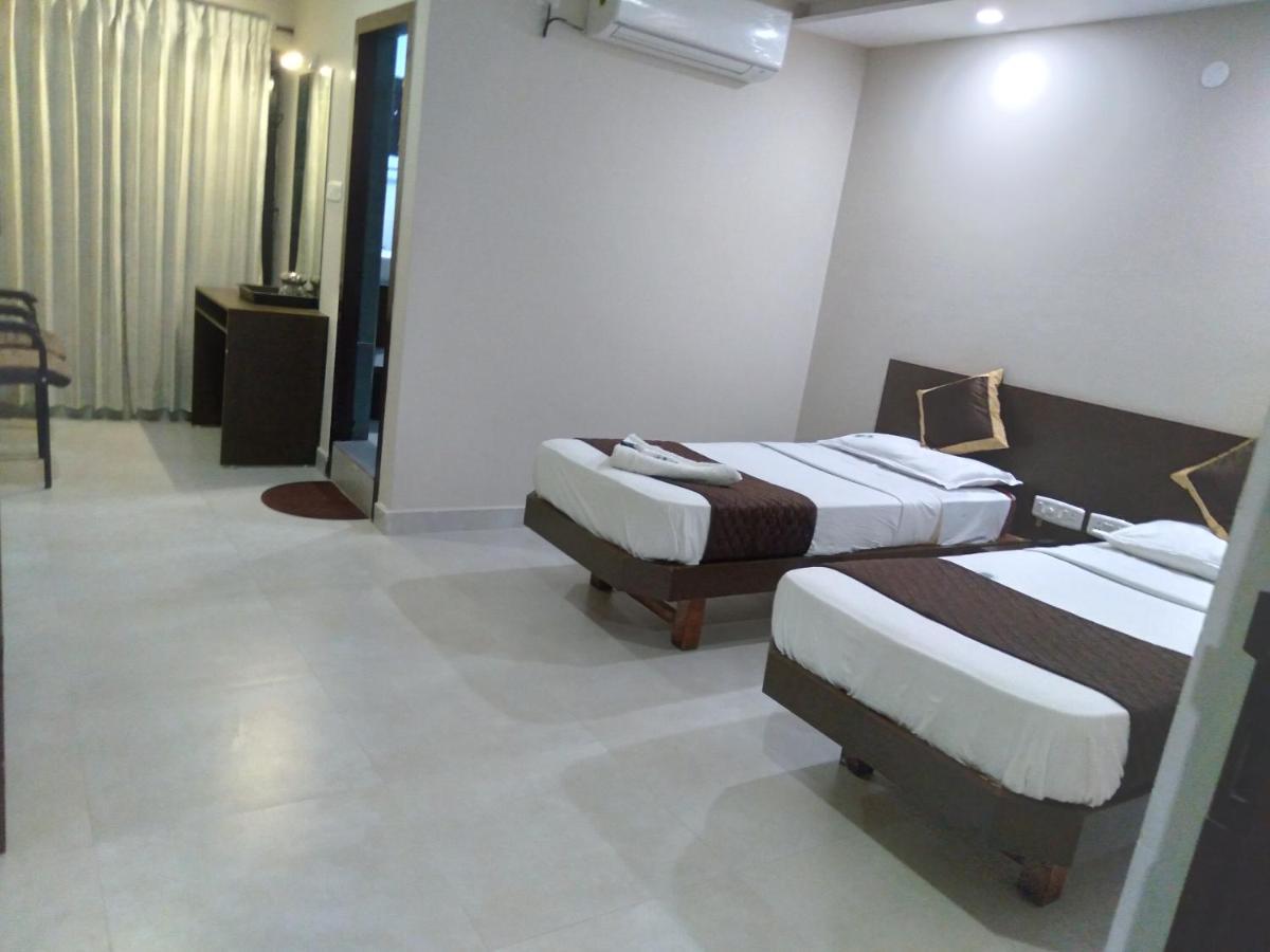 Hotel Aiba Regency Коимбаторе Екстериор снимка