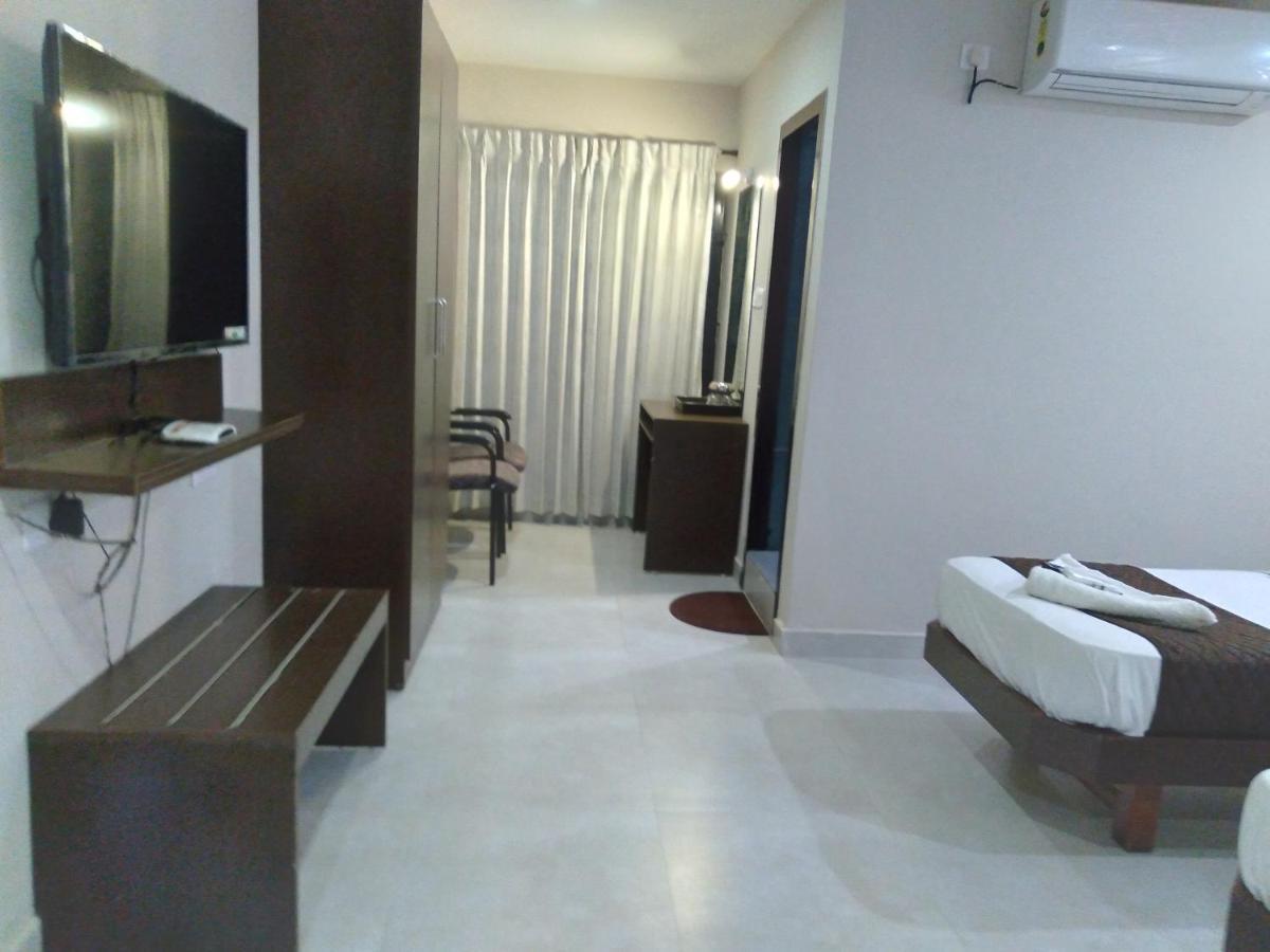 Hotel Aiba Regency Коимбаторе Екстериор снимка