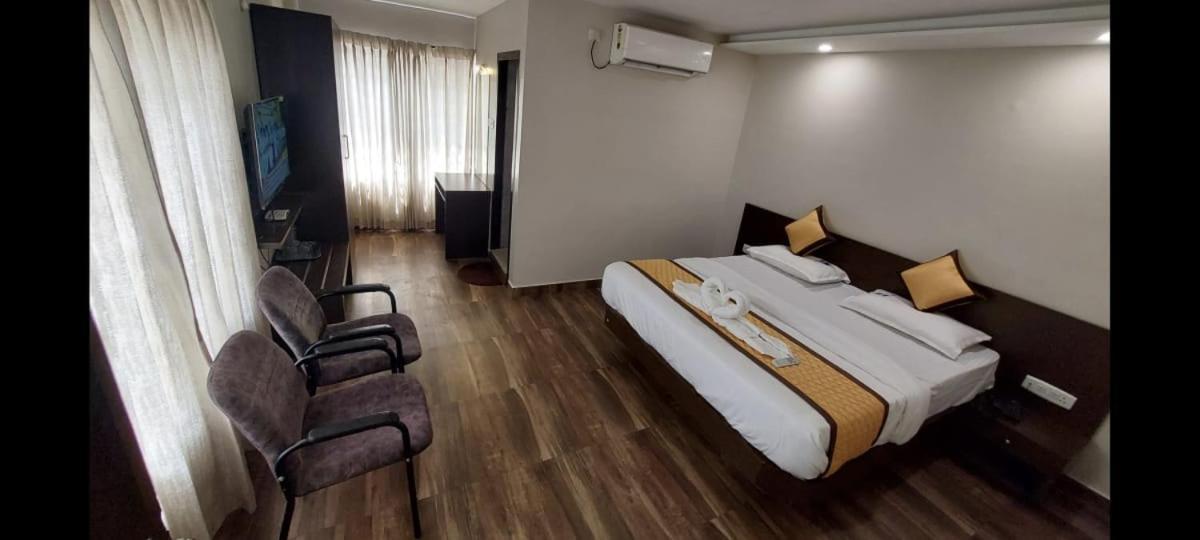 Hotel Aiba Regency Коимбаторе Екстериор снимка