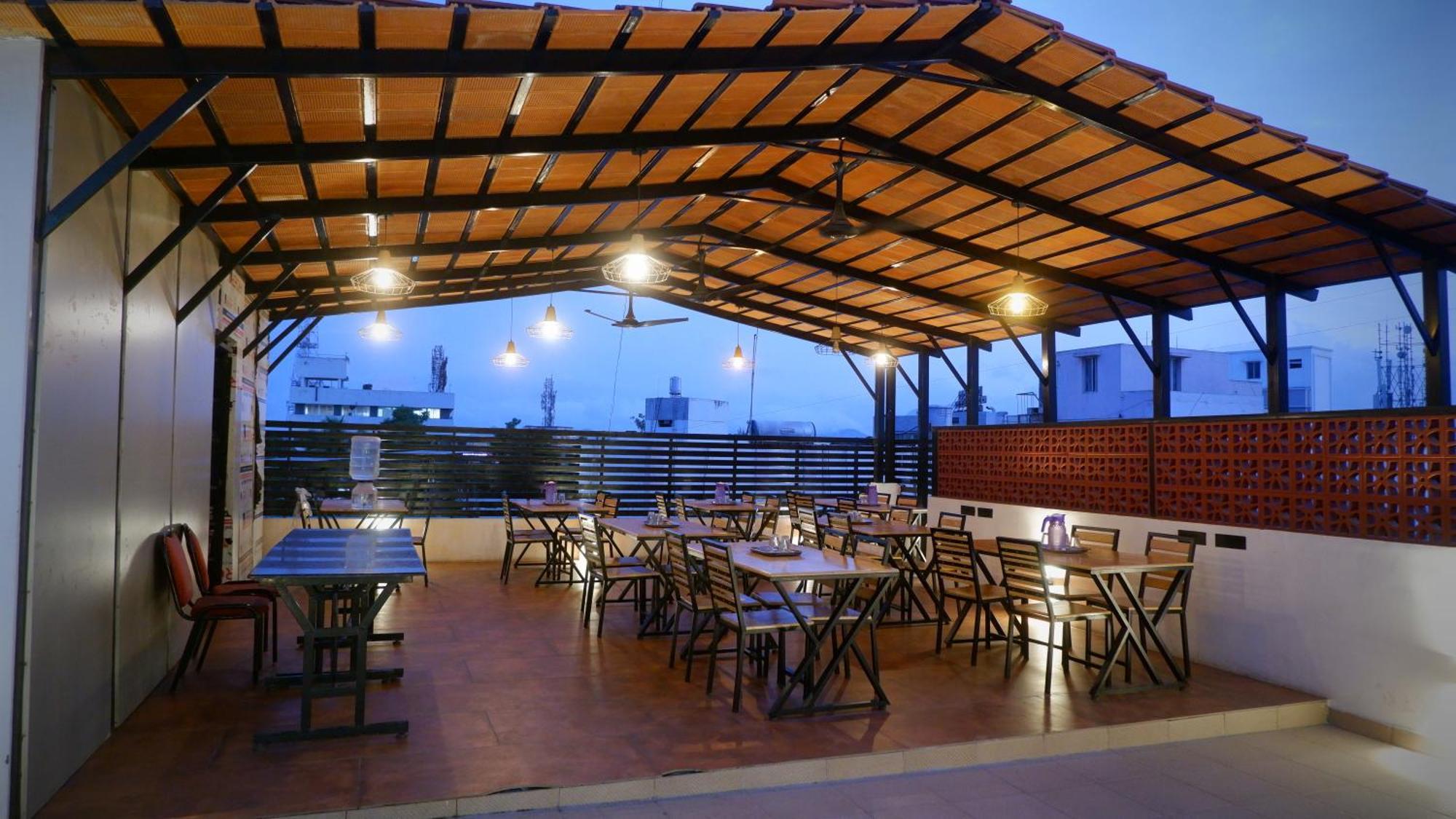 Hotel Aiba Regency Коимбаторе Екстериор снимка