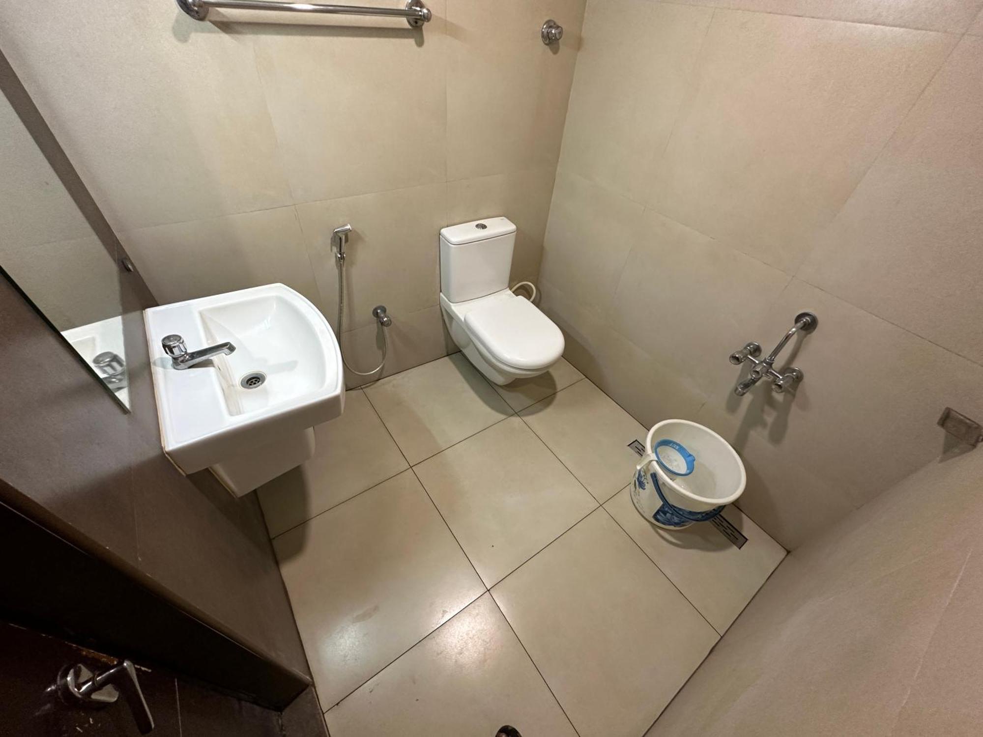 Hotel Aiba Regency Коимбаторе Екстериор снимка