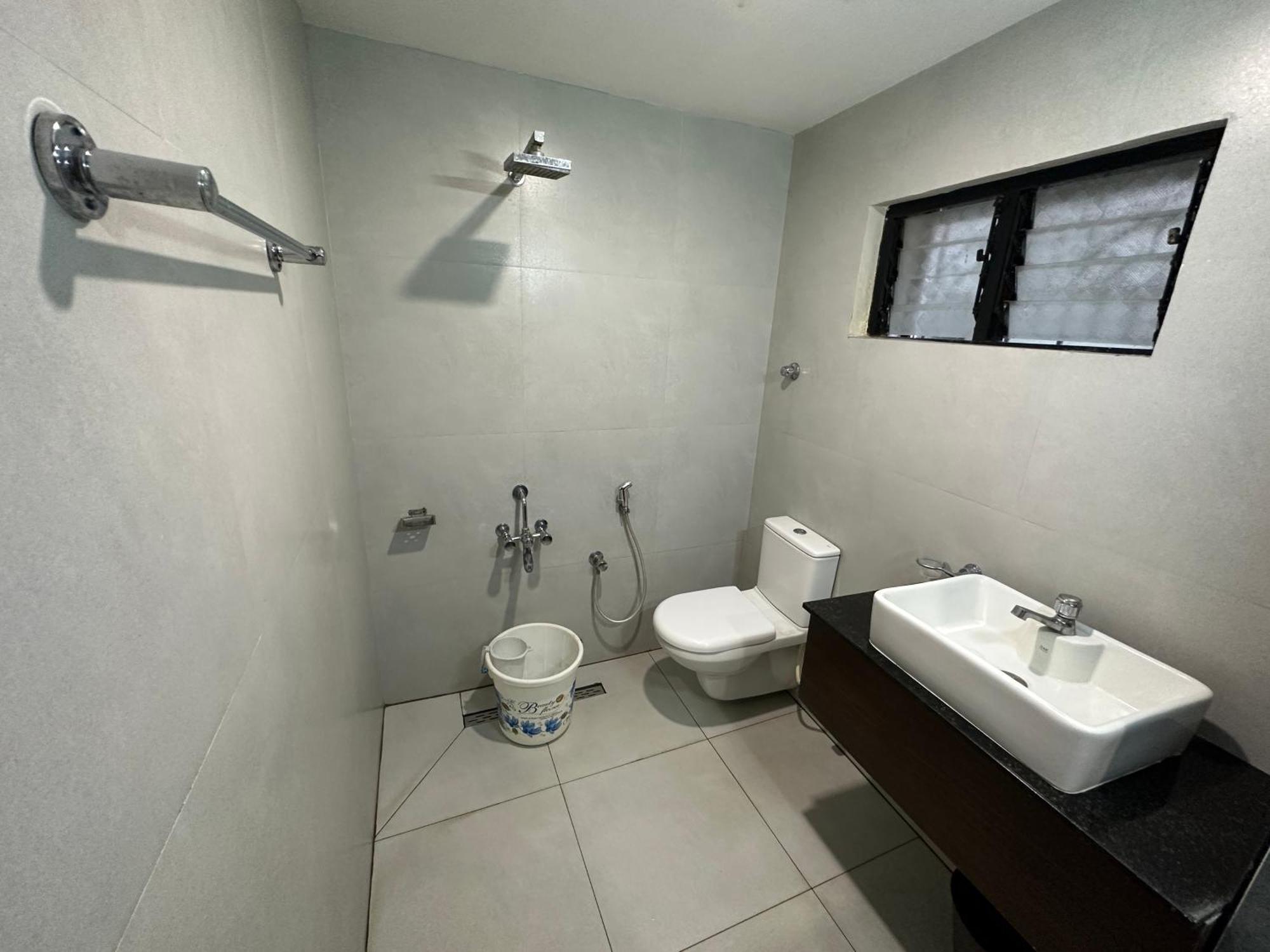 Hotel Aiba Regency Коимбаторе Екстериор снимка