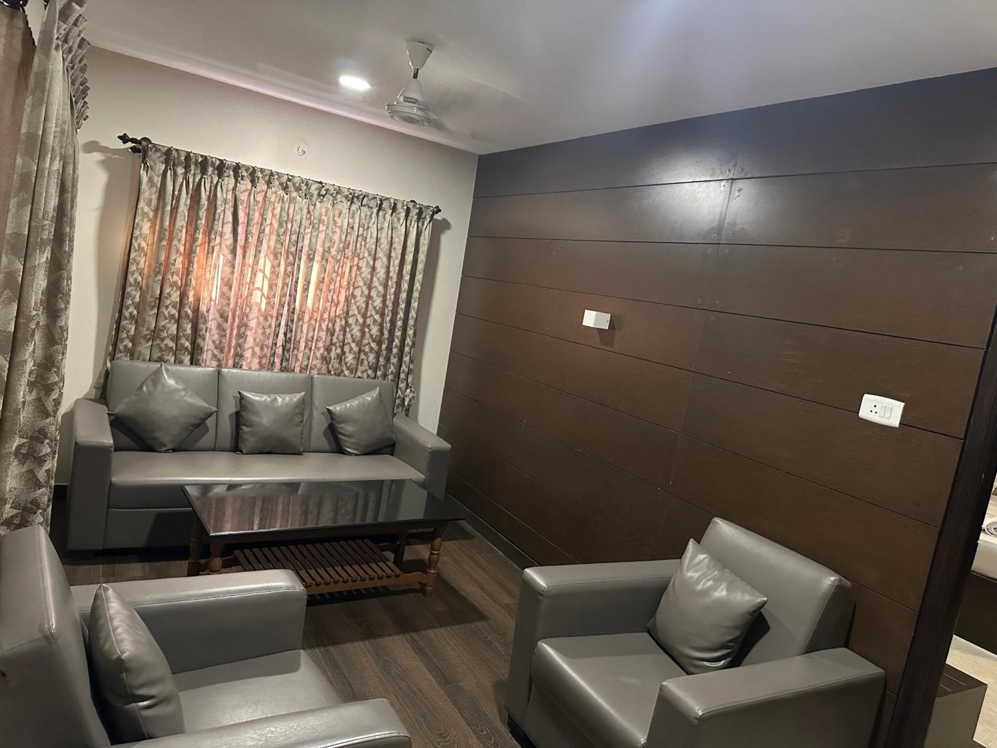 Hotel Aiba Regency Коимбаторе Екстериор снимка