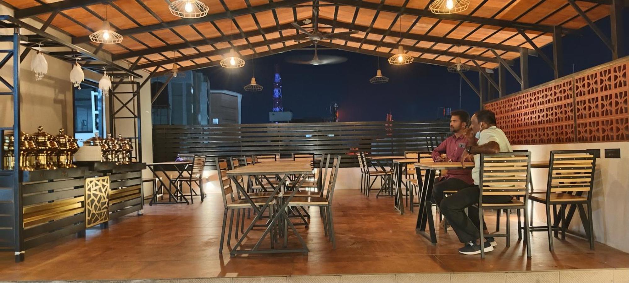 Hotel Aiba Regency Коимбаторе Екстериор снимка